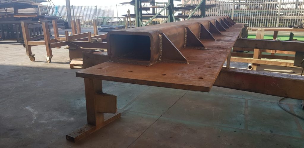 ריתוך וניקוב אלמנטים