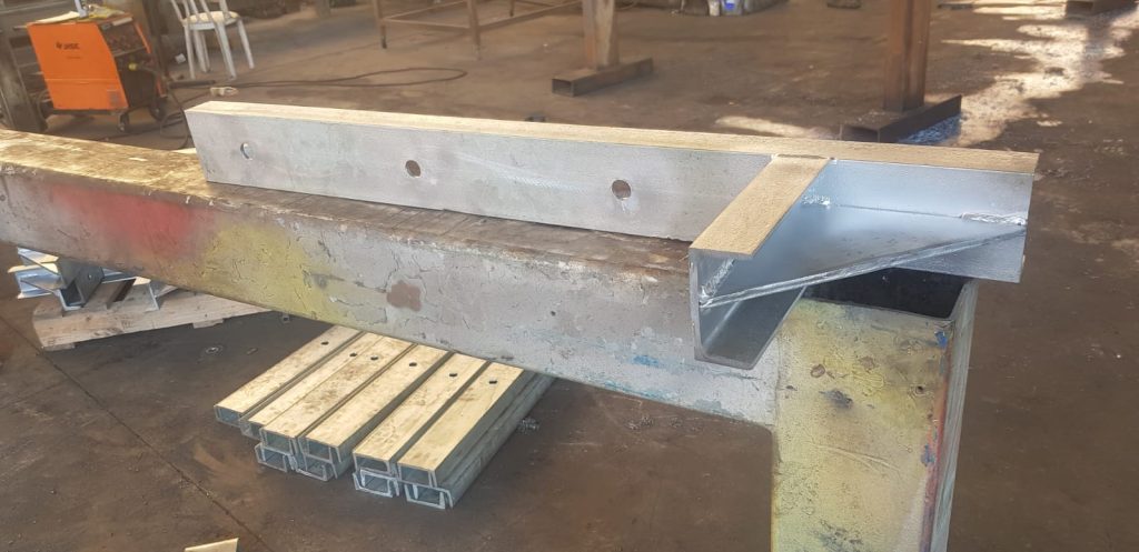 אלמנט מברזל מגולוון מרותך עם ניקובים וחיתוכים