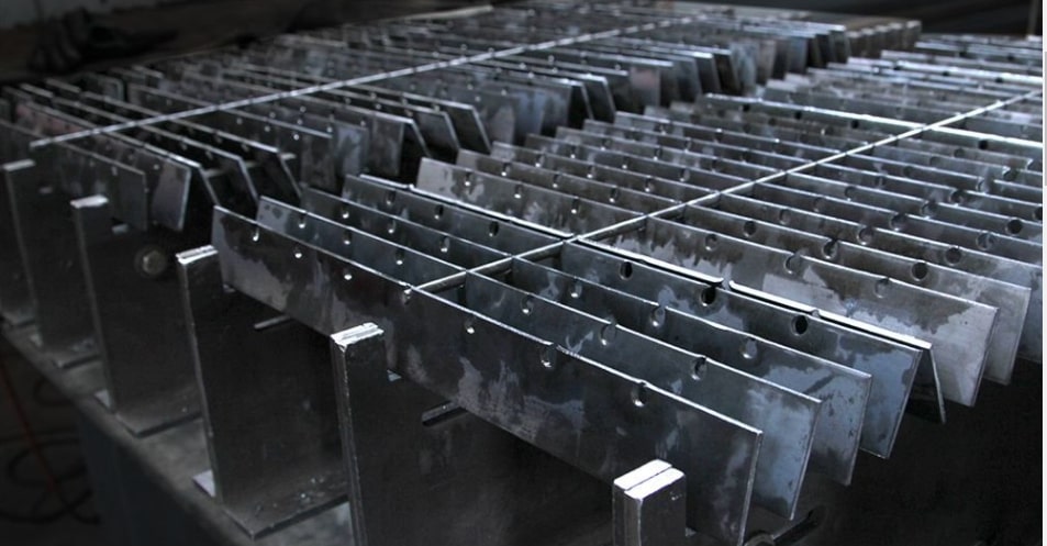 דגם מסיבי בצפיפות גבוהה. פתרון למקומות בהם עוברים כלים במשקל גבוה.