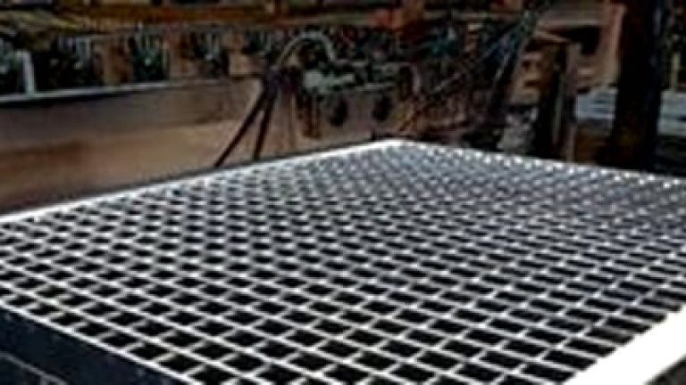 סבכות מתכת: תכנון נכון לבטיחות, ניקוז ועמידות