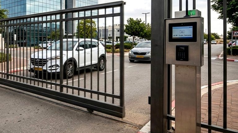 בטיחות ותווי תקן בשערים ומוצרי מתכת: מה צריך לבדוק לפני התקנה