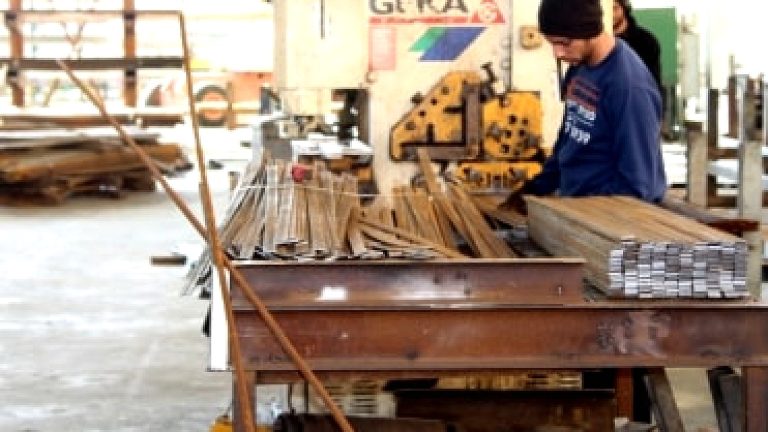 תכנון פרויקט מסגרות משלב המדידה ועד ההתקנה: מדריך עבודה מסודר